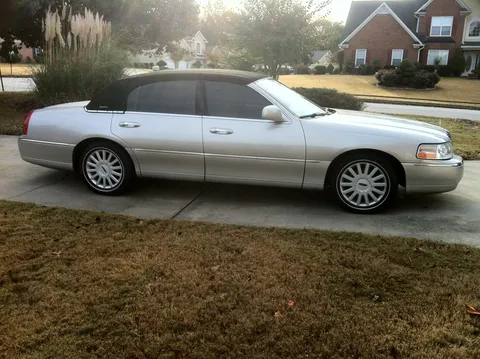  4 PASSENGER EXECUTIVE SEDAN Number of Passenger: 4